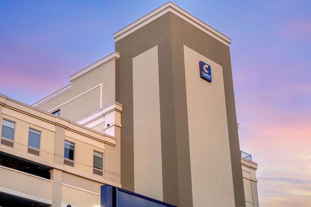 Comfort Inn & Suites Newark Liberty International Airport Εξωτερικό φωτογραφία